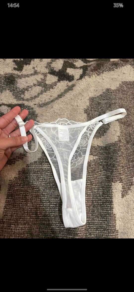 Conjunto de Lingerie com Sutiã e Calcinha de Renda Bordada com Flores