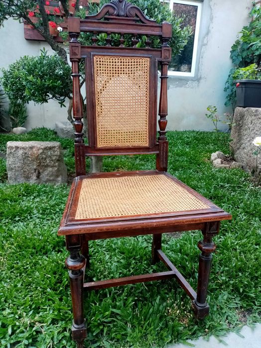 Mobiliario em palhinha.