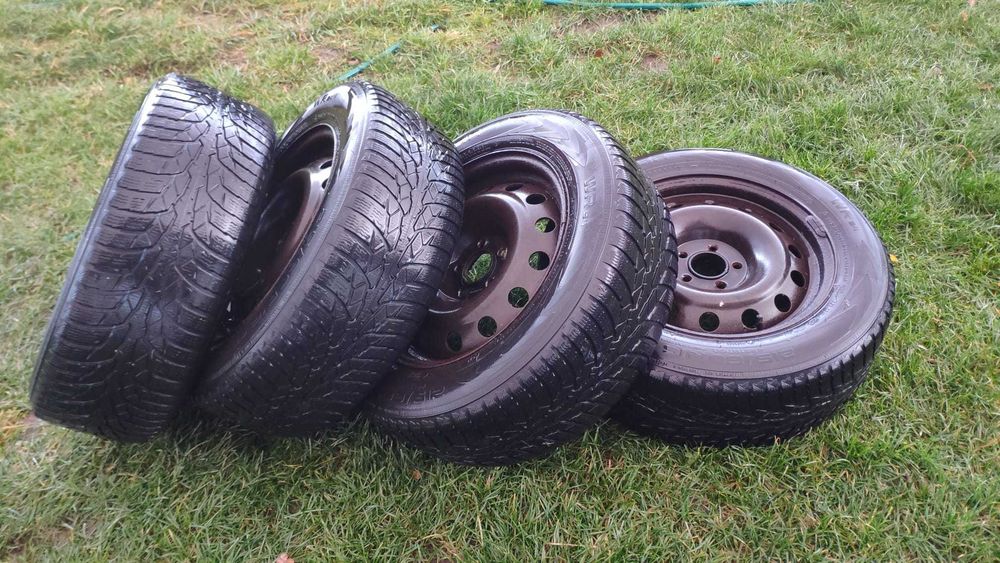 Sprzedam koła zimowe Nokian 215/60 R16 99H XL