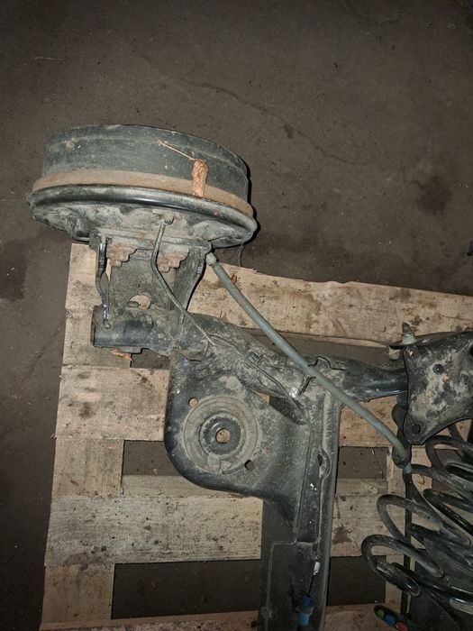 Задняя балка Рено Дастер 2022 года