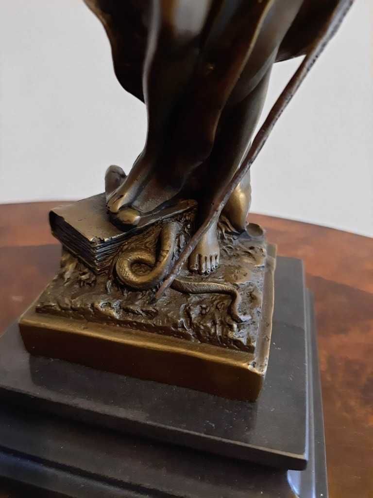 Figura z brązu - Temida - syg.Mayer