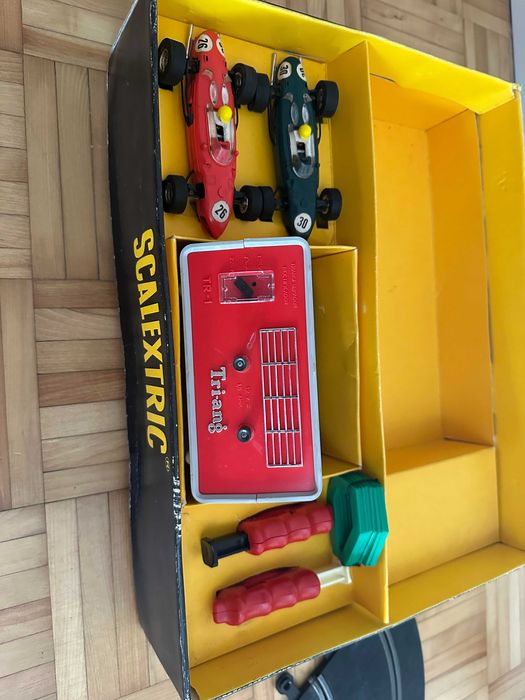 Scalextric GP22 1968 pista completa com dois Ferrari C-39 originais