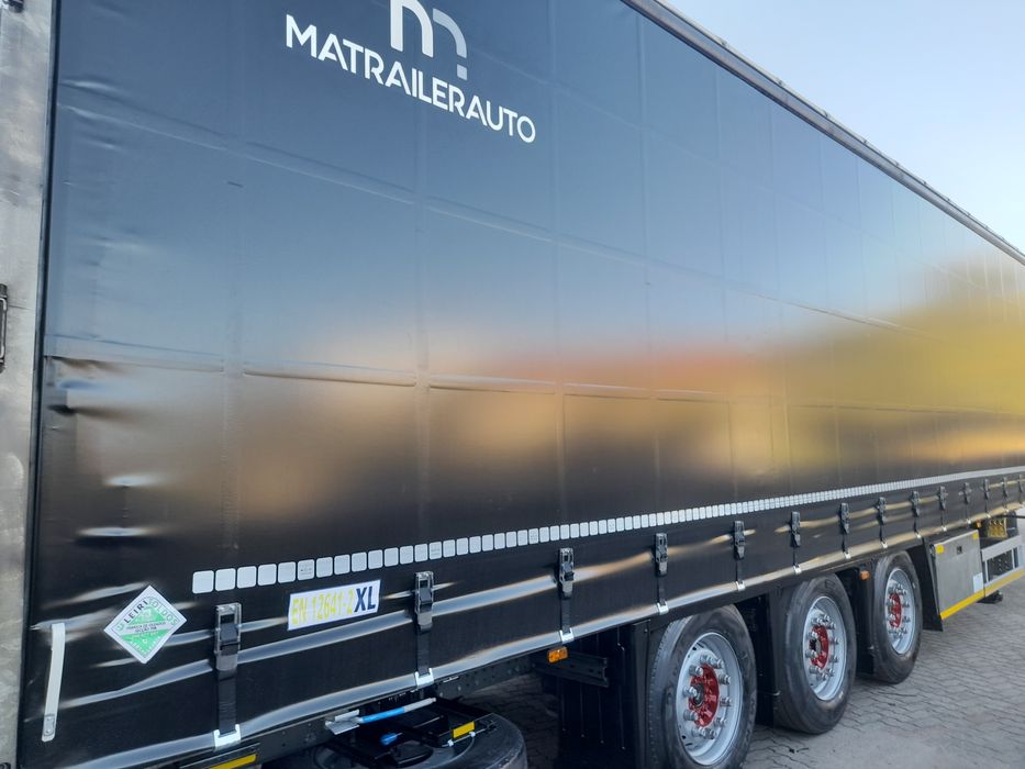 Semi-reboque Schmitz em lona