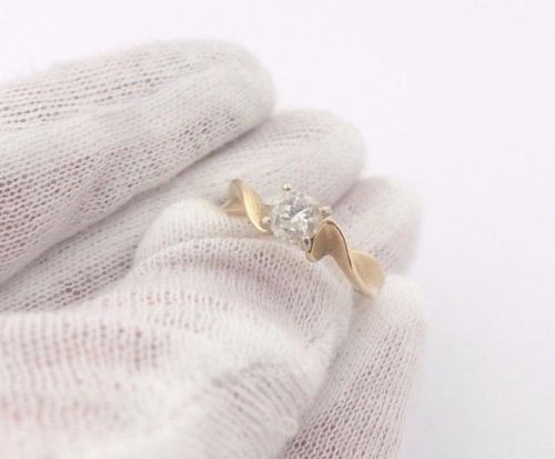złoty pierścionek z diamentem 0,50 ct