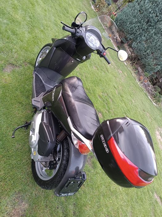 Skuter Aprilia Scarabeo 125 ładnie utrzymany skuter z kufrem.