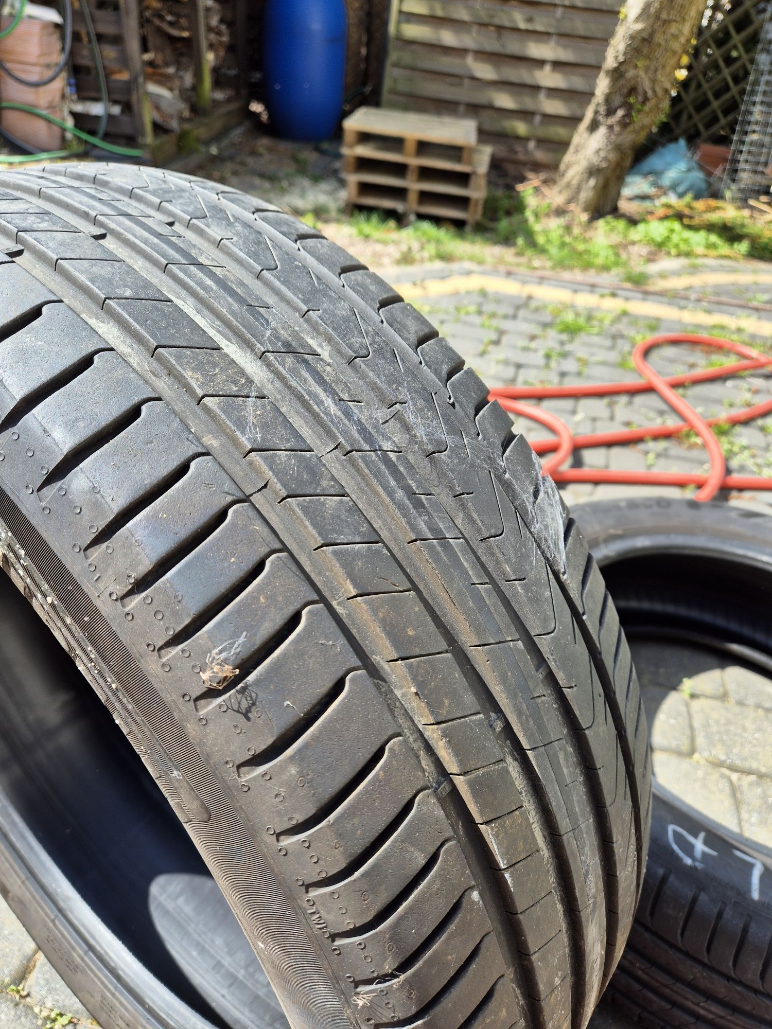 Sprzedam opony pirelli 215/55 r18 letnie