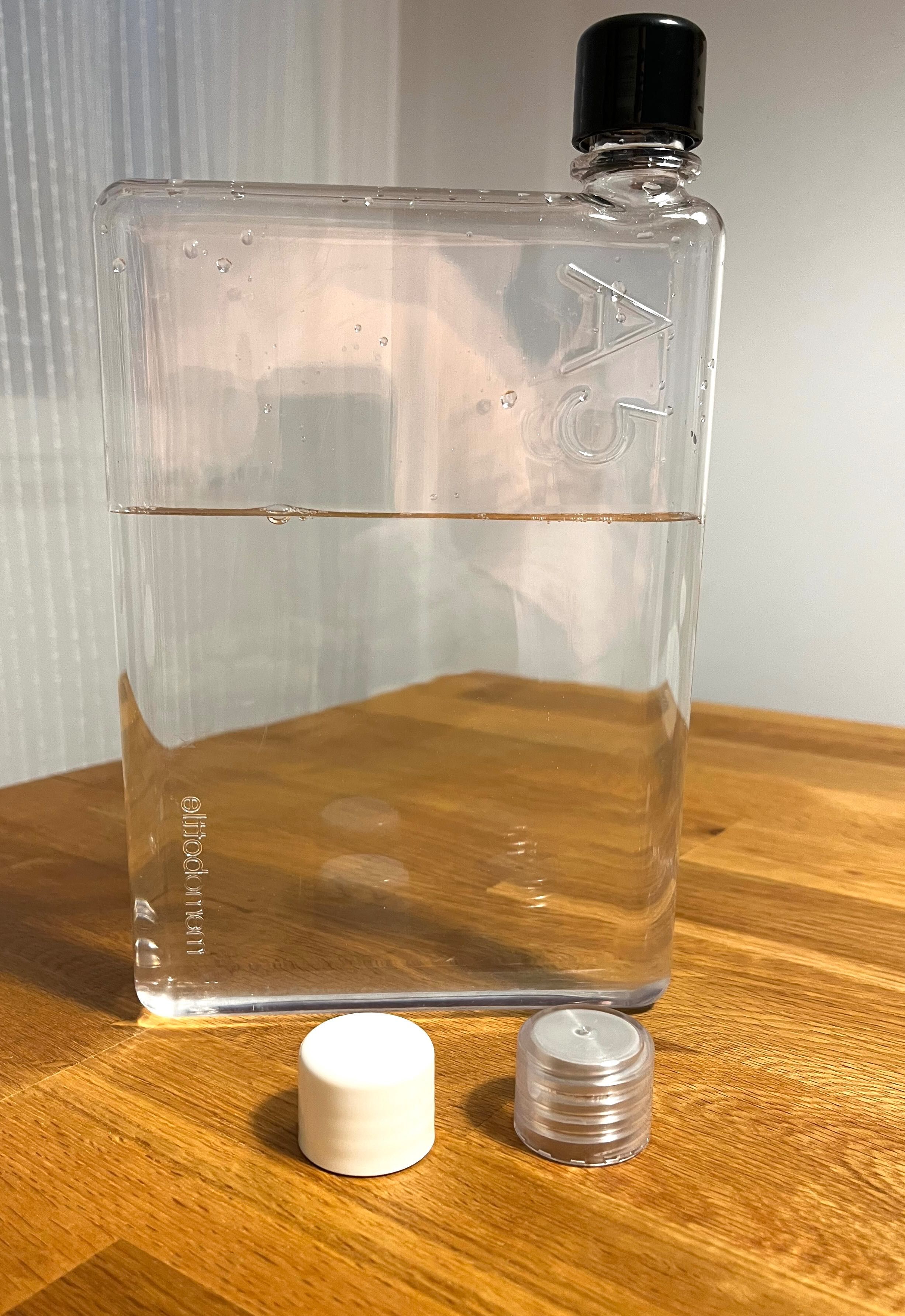 Garrafa de água DESIGN MEMOBOTTLE A5 nova — 28€