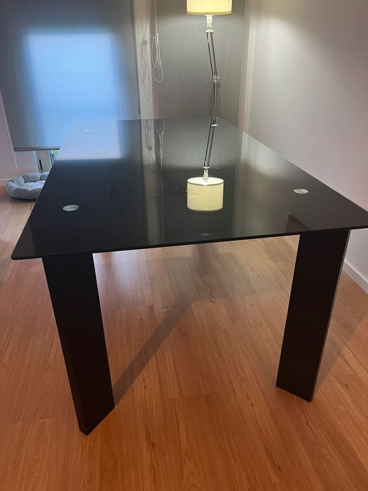 Mesa de Sala com tampo em vidro