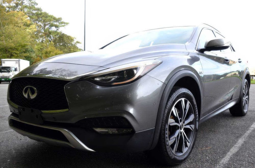 INFINITI QX30 Premium      2017