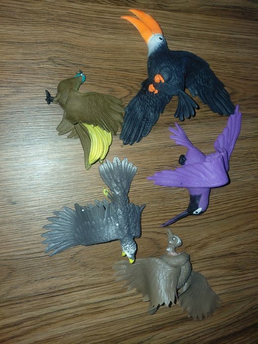 Резинові змії, динозаври, птиці, звіри, попіт