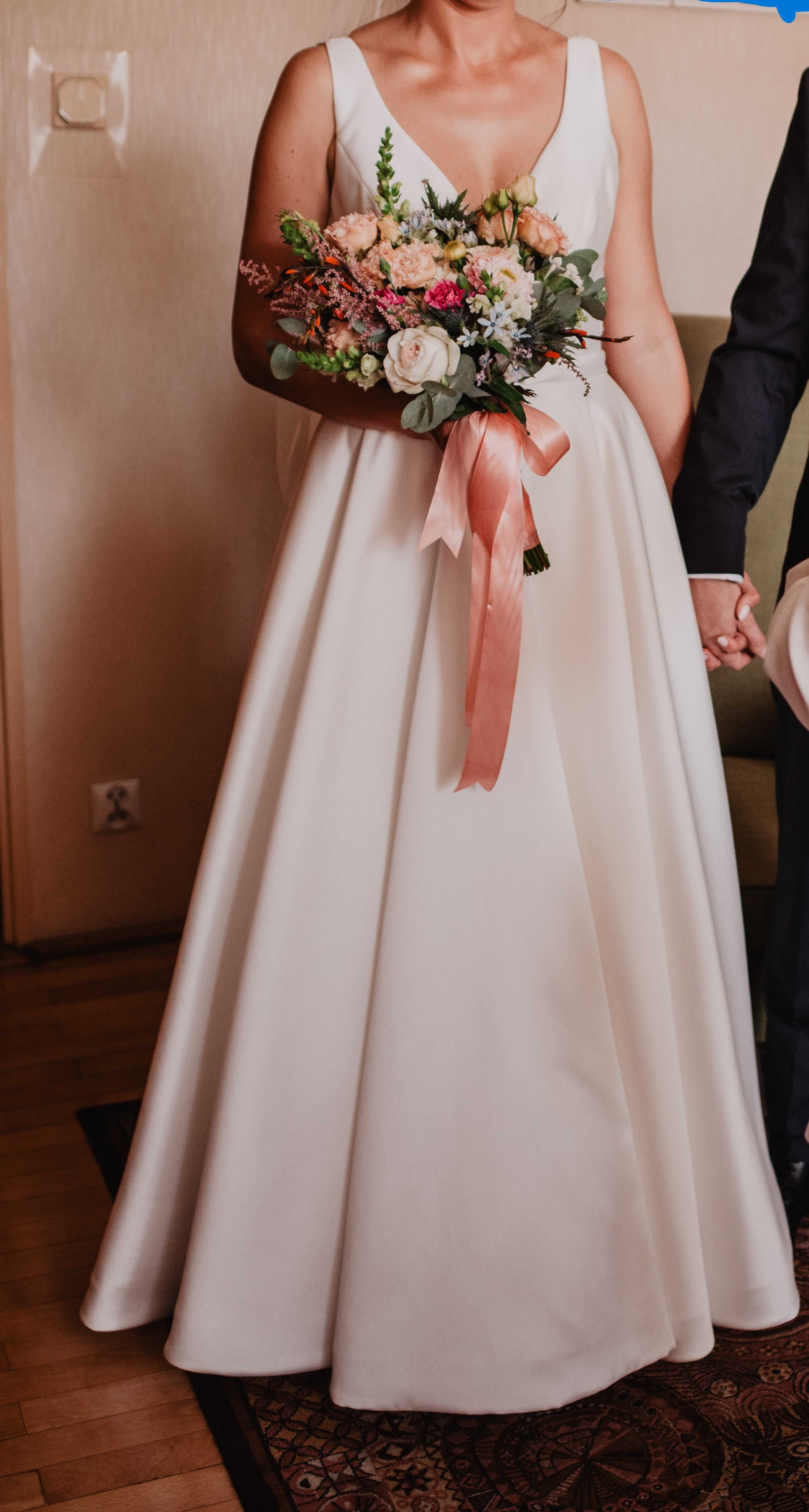 Piękna, klasyczna suknia ślubna