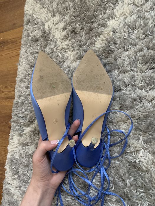 Szpilki na obcasie bez pięty z wyciętą piętą niebieskie satynowe 38