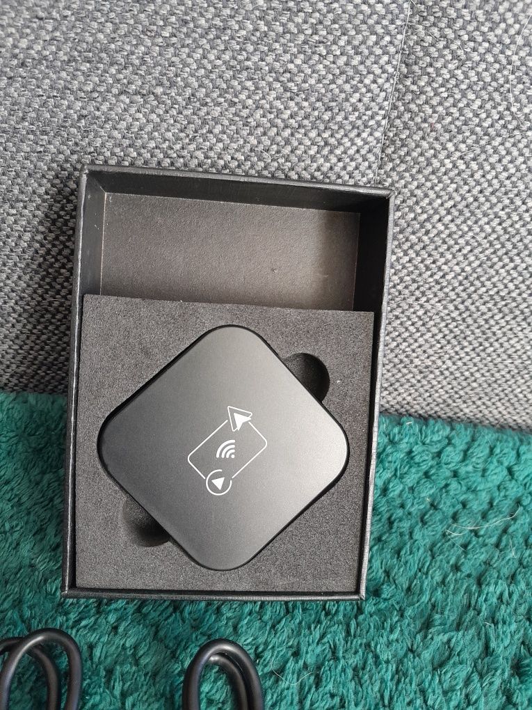 bezprzewodowy adapter CarPlay/Android Auto.