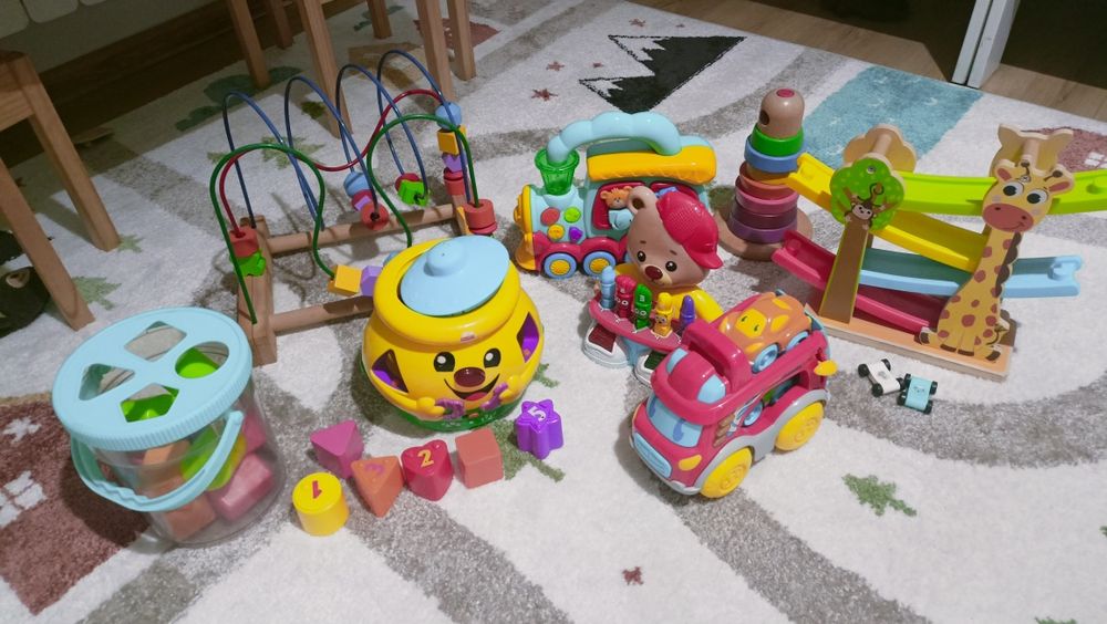 zestaw zabawek od roku