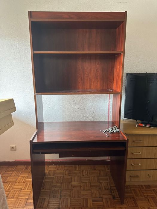 Secretaria de computador antiga