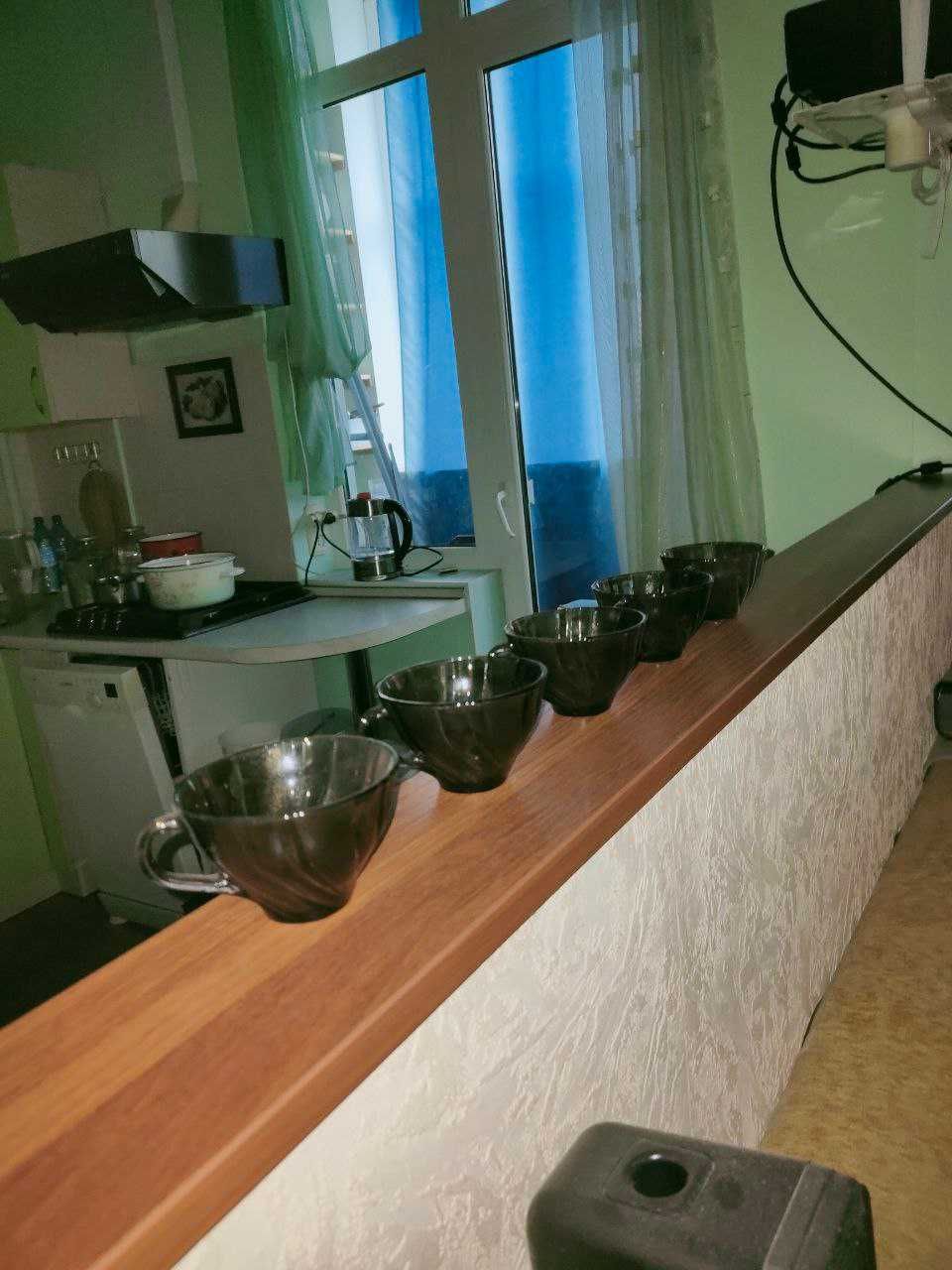 Коллекционные чашки из черного стекла. Высылаю.