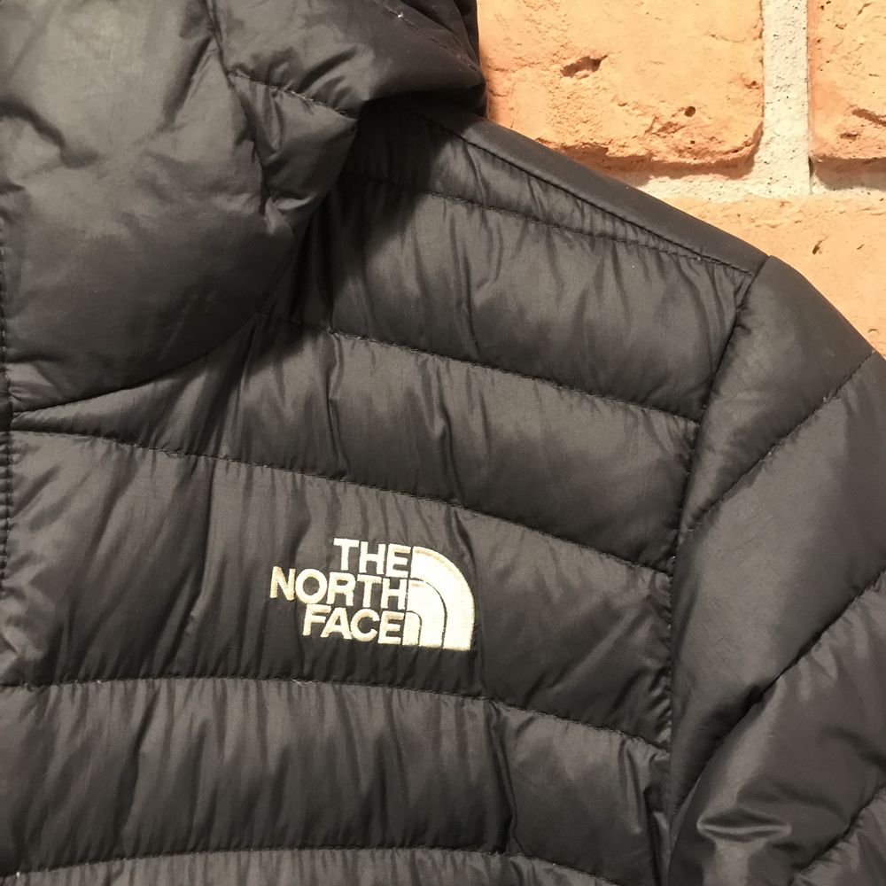 Kurtka TNF 550 The North Face czarna puchowa z logo puchówka pikowana