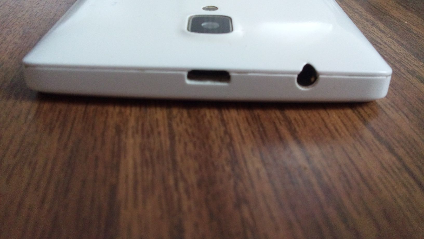 Смартфон Lenovo A2010. 4G (LTE) + зарядне