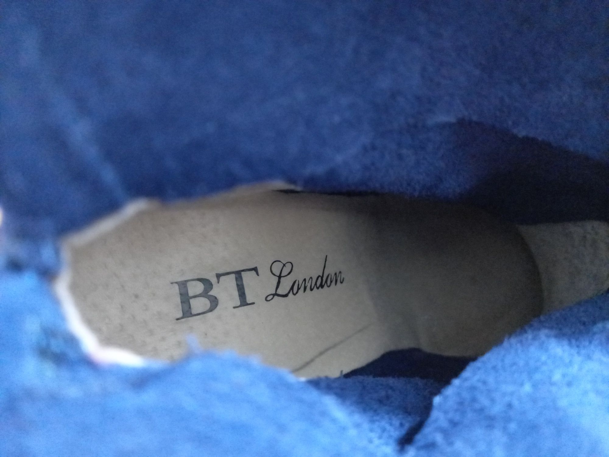 Botins da marca BT LONDON