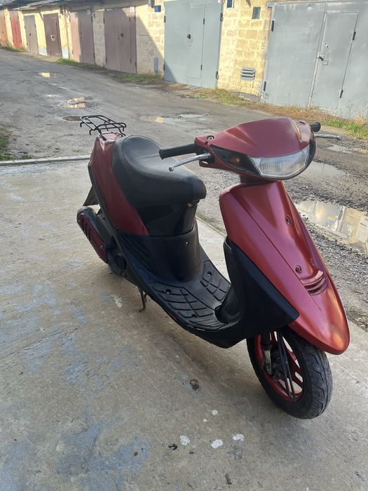 Скутер Suzuki ,на полном ходу !