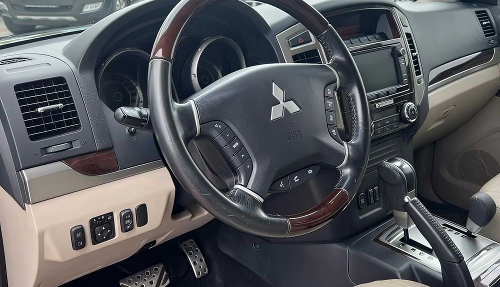 Mitsubishi Pajero      2017