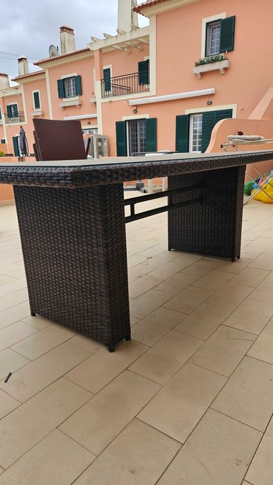 Mesa e cadeiras jardim em Ratan