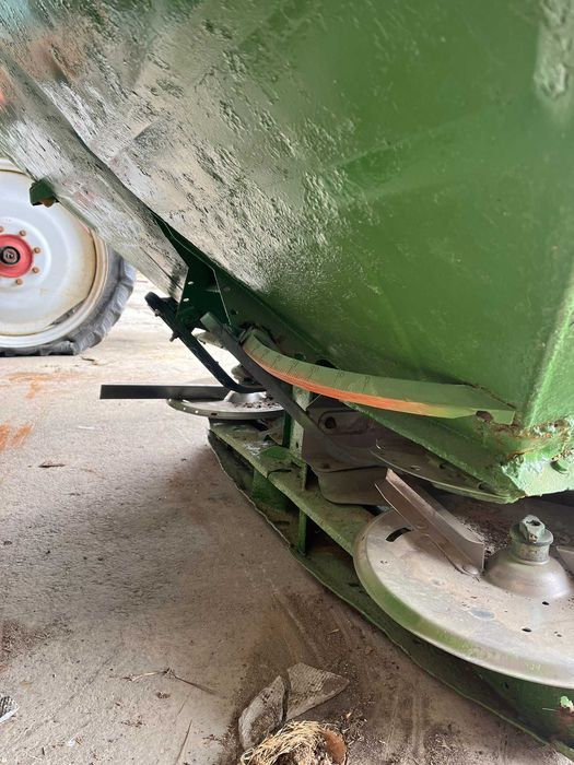 Amazone-18 Розкидач мінеральних добрив