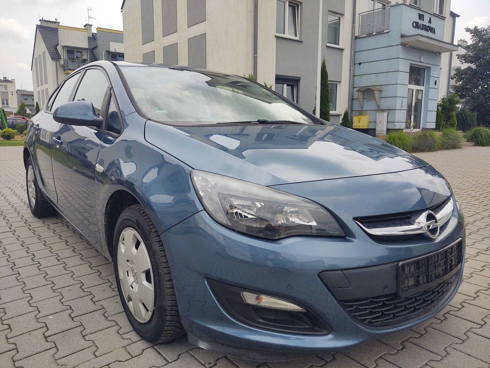 opel astra j LIFT SEDAN 2012r 1.4 benz 101KM tylko 117 tyś km