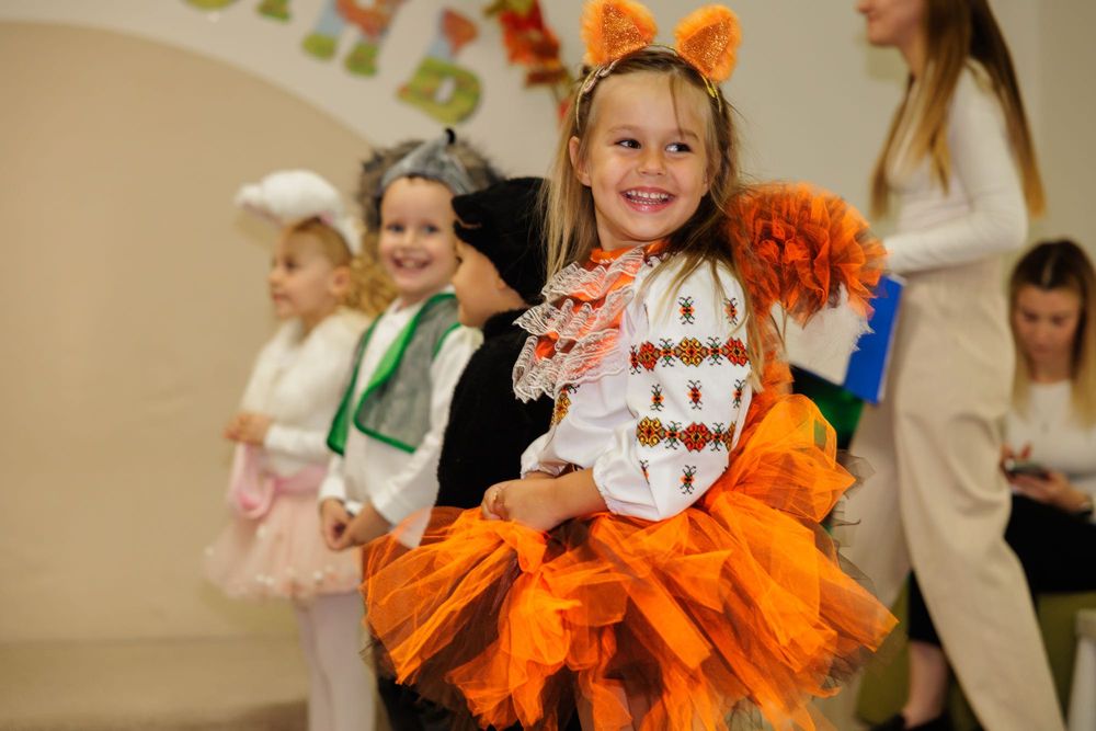 Оренда білочка венздей фея лисичка курчатко ельза принцеса зірка