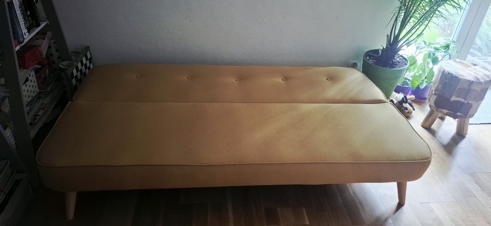 Kanapa, sofa, sofka na nóżkach rozkładana