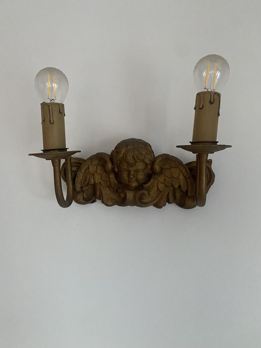 Candeeiros de parede.