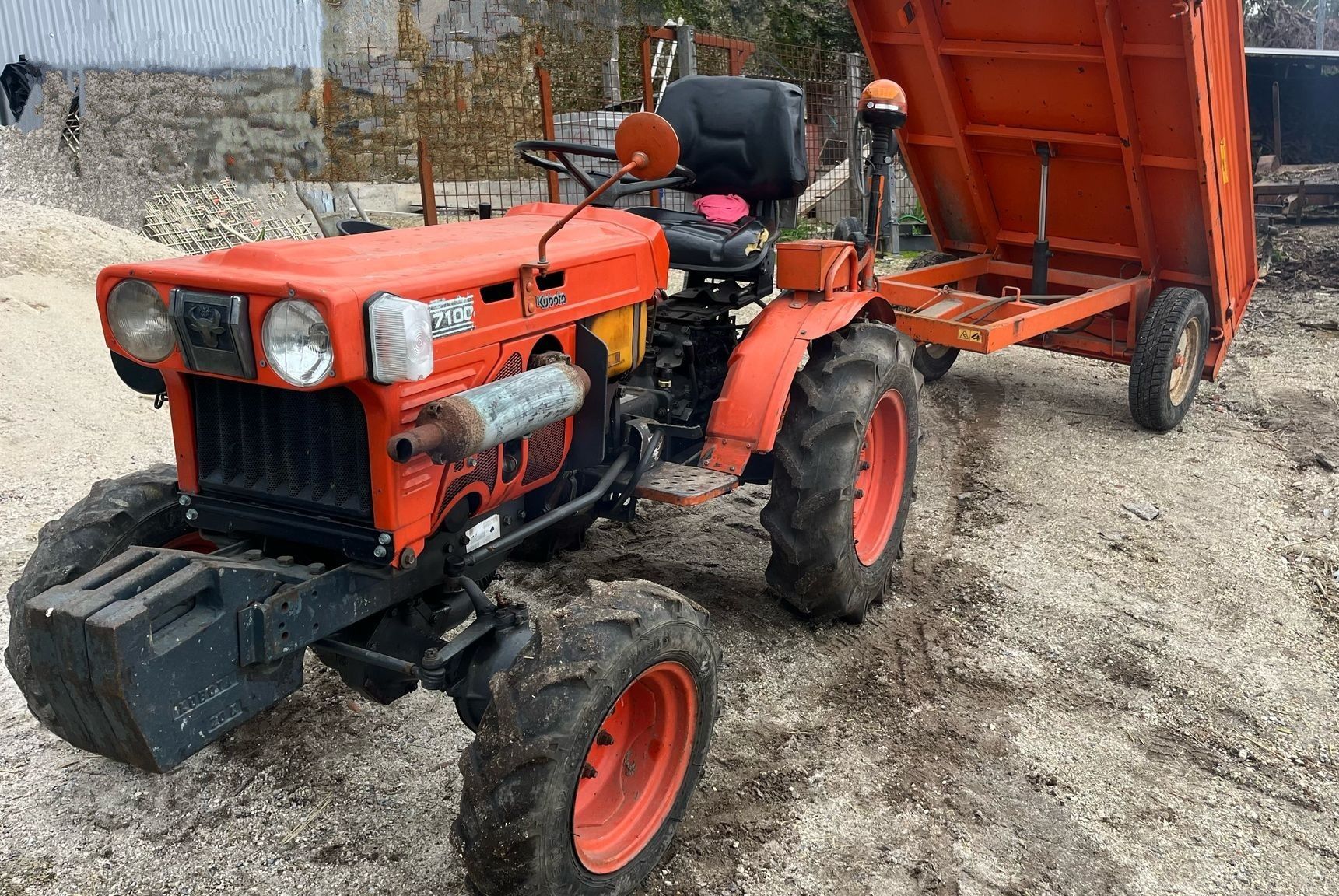Trator Kubota com alfaias