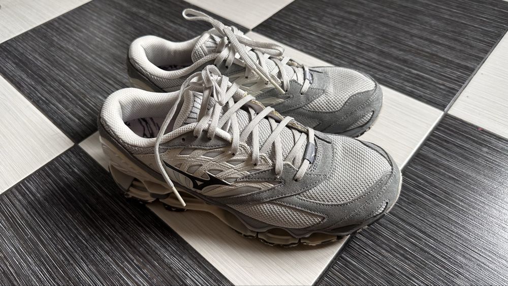 Чоловічі кросівки Mizuno Wave Prophecy 42 розмір