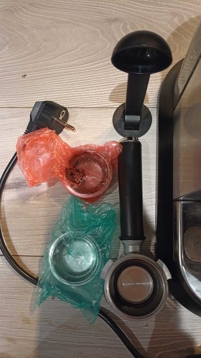 Ekspress do kawy de longhi dedica style EC685.M