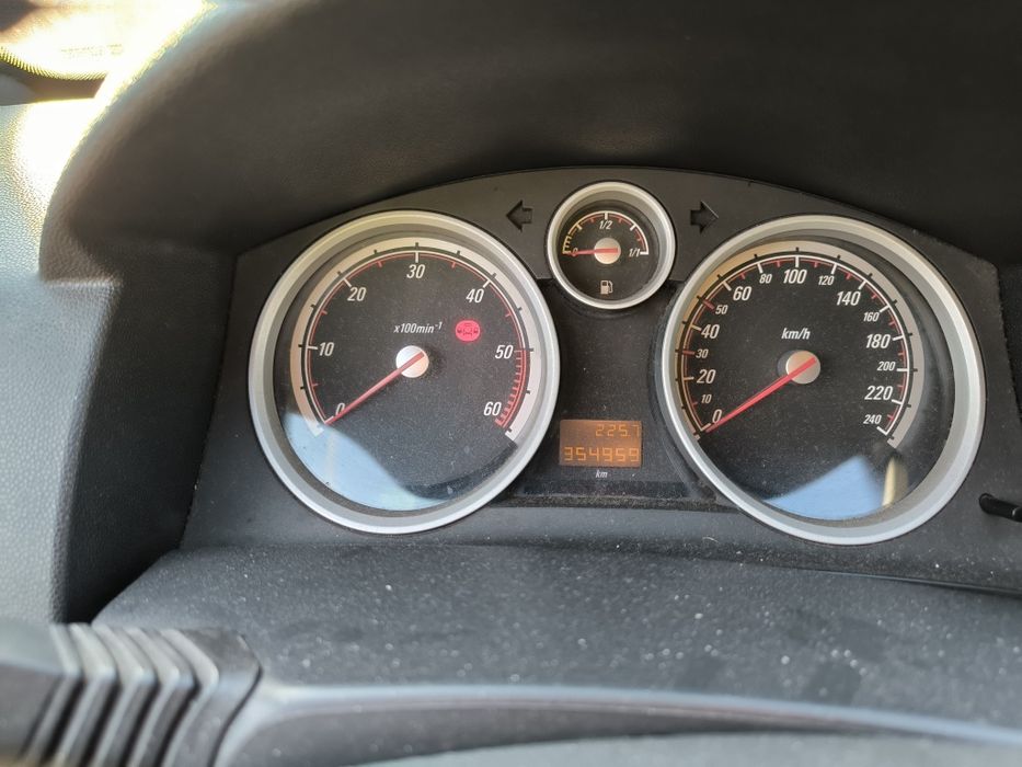 Opel Astra H GTC 1.9 5 lugares