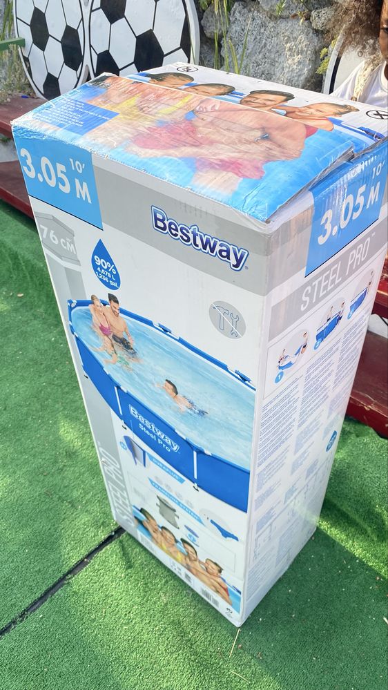 Piscina nova ainda na caixa
