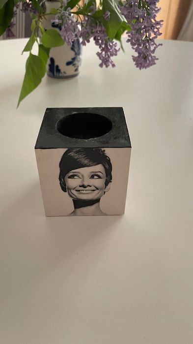 świecznik na tealighty z Audrey Hepburn