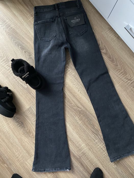 Стильнячі, жіночі джинси кльош