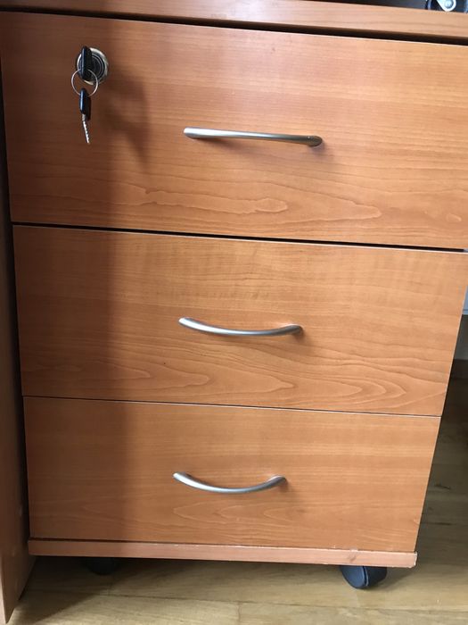 Стіл письмовий з тумбою