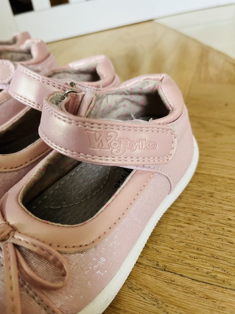 Buty / kapcie do przedszkole dla bliźniaczek blizniaczki Rozmiar 24 25