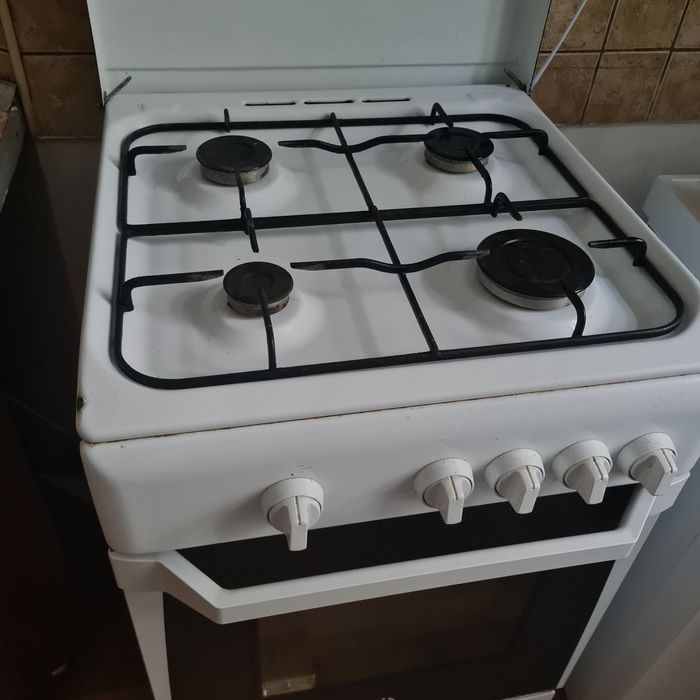 Продаю надійну газову плиту Indesit CIS6G2(W)UA (Італія). б/у