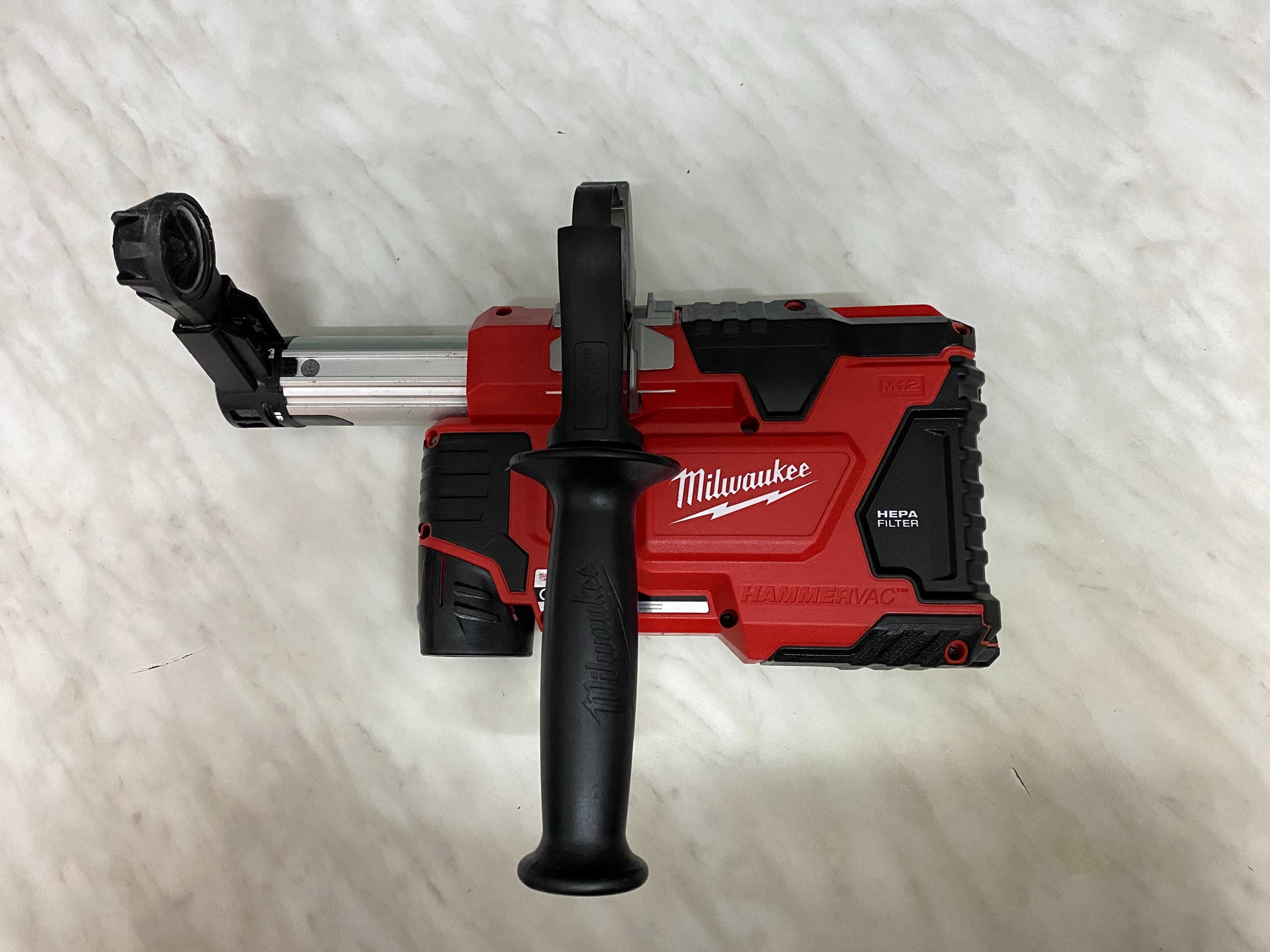 MILWAUKEE M12 DE uniwersalny odsysacz pyłu do młotków Milwaukee