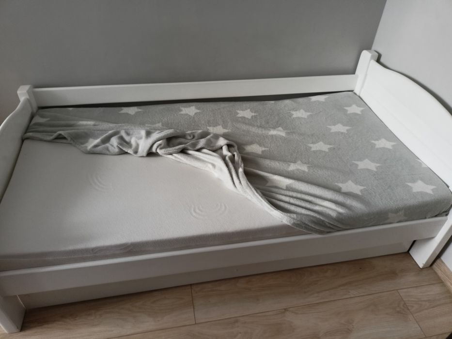 Łóżko dziecięce drewniane