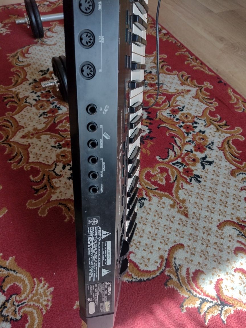 Yamaha DX 11 syntezator FM