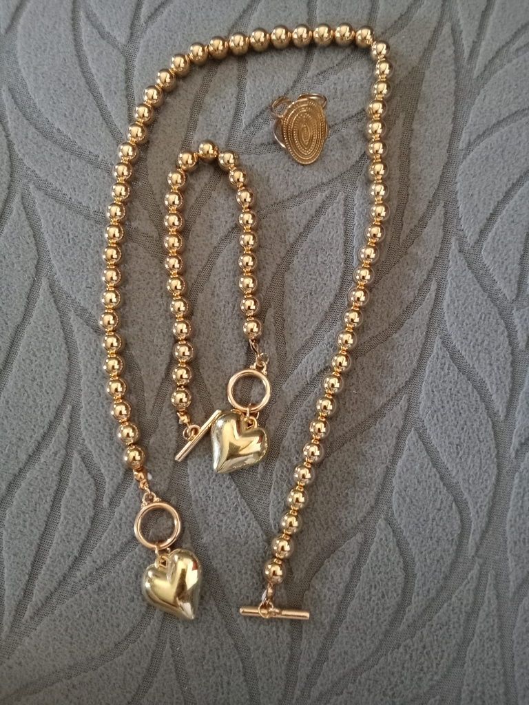 Conjunto de bijuteria.