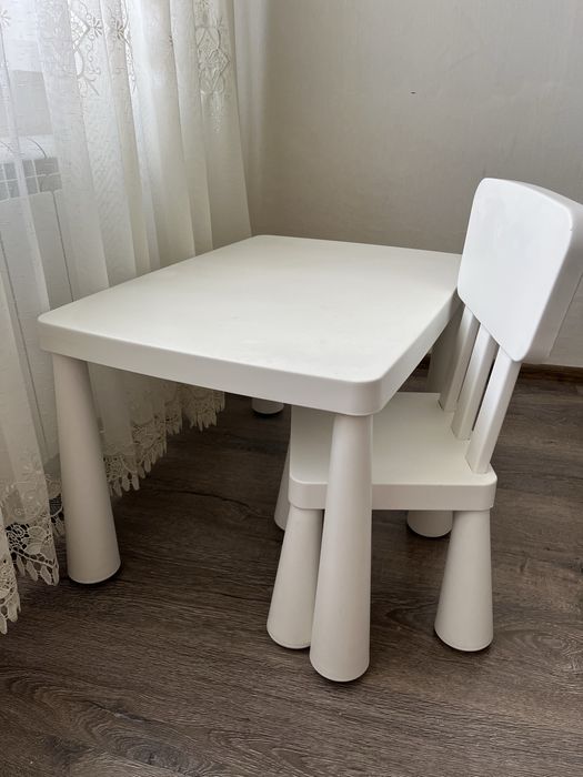 Стіл і стілець ікеа