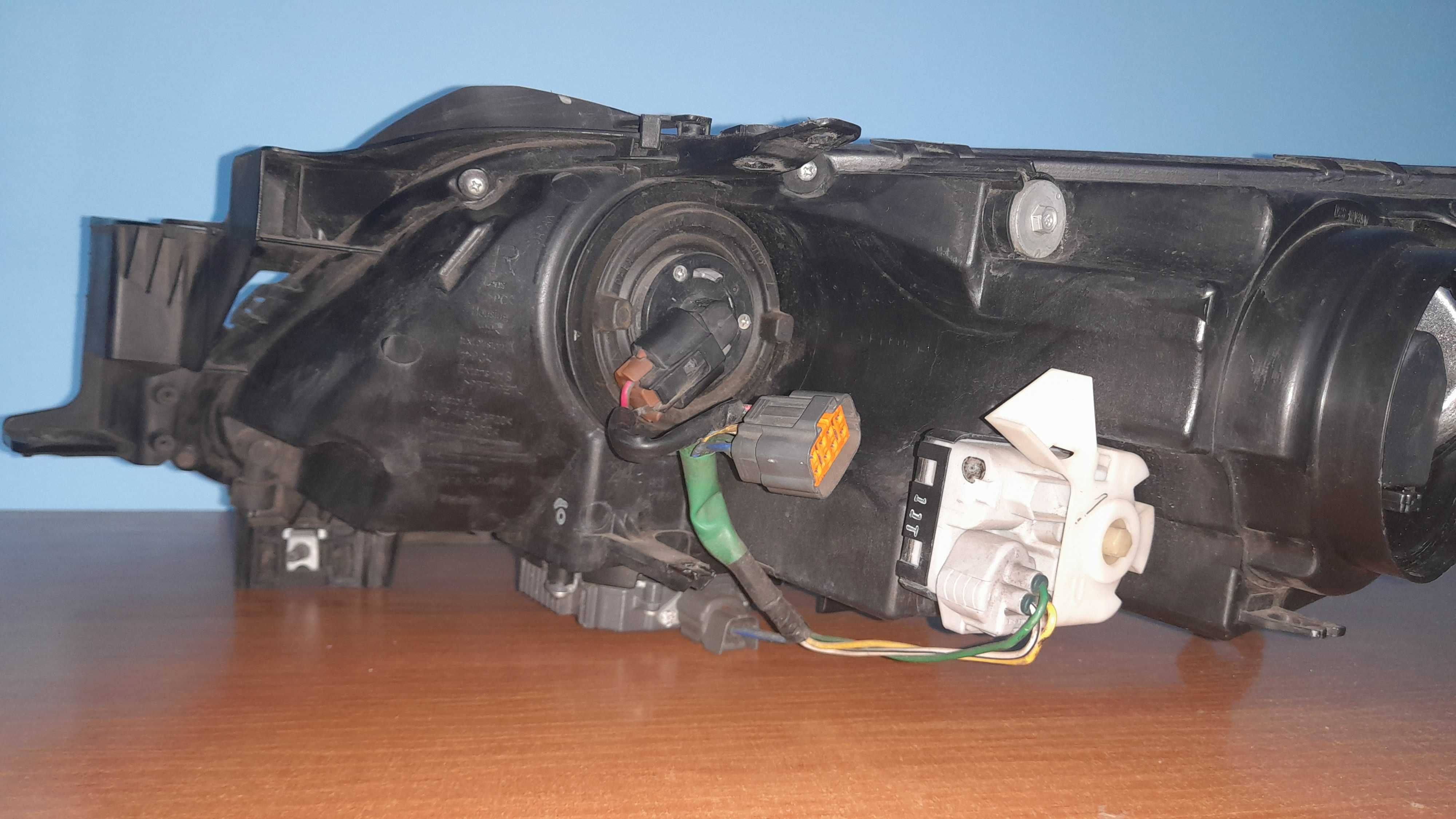 Mazda xc7 Prawa lampa xenon