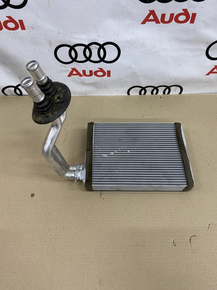 Радіатор пічки теплообмінник Audi A4 / B8 / A5 / Q5 8R0 Радиатор печки