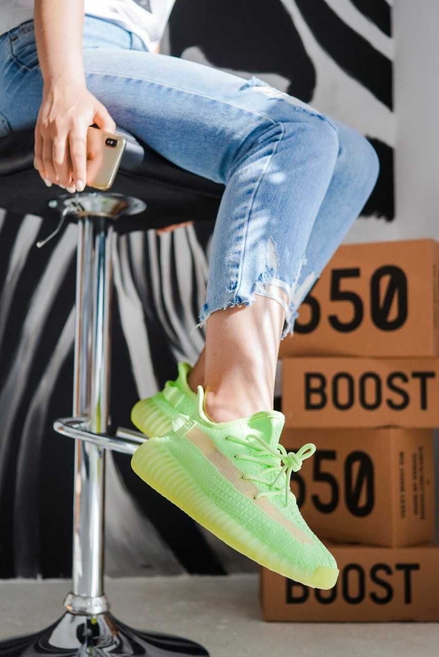 Adidas Yeezy Boost 350 v2 green - в наявності пару розмірів