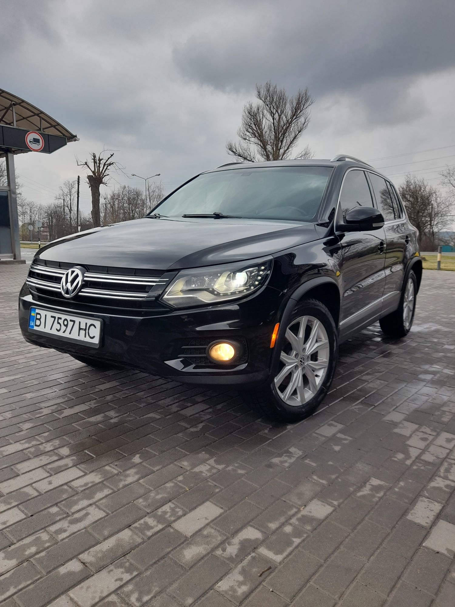 Volkswagen Tiguan Полный привод,  Панорама,  Кожа, люк.